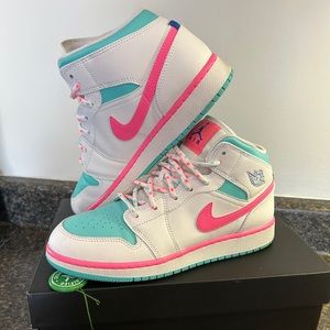 Jordan 1 Mid Green Soar